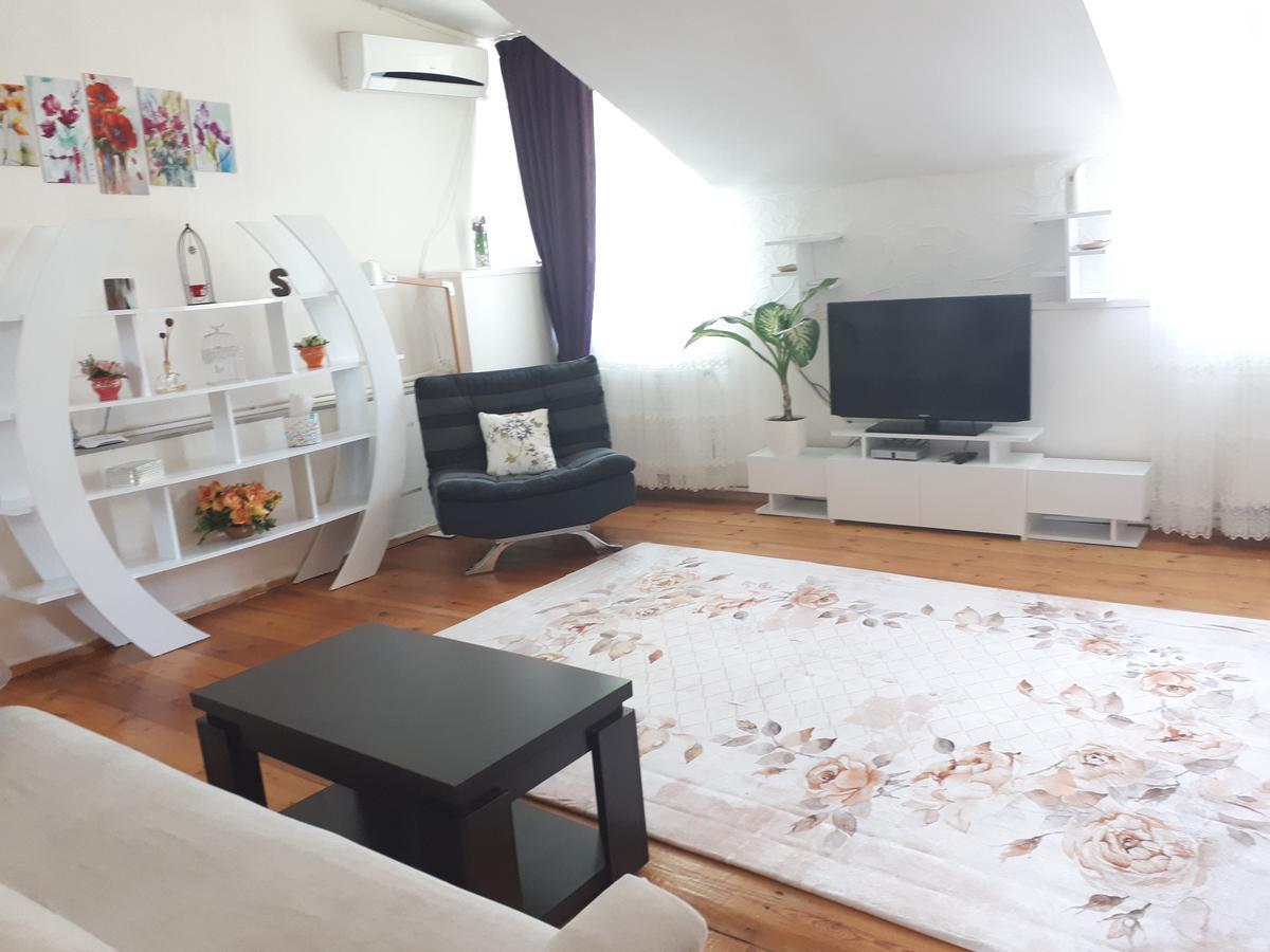 Karin House Apartment Tbilisi ภายนอก รูปภาพ